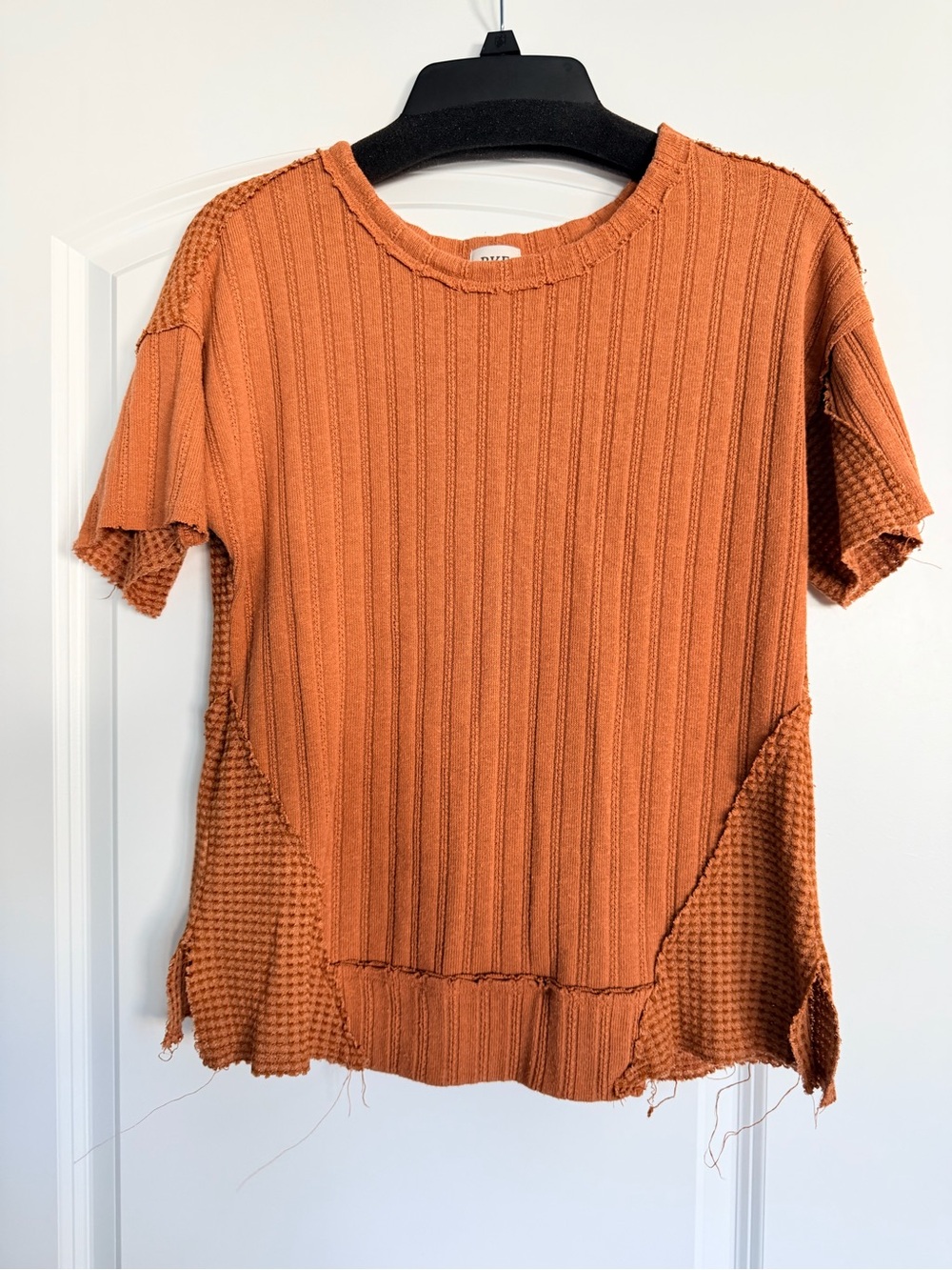 BKE by Buckle - Women’s Ribbed Short Sleeve Top - Burnt Orange